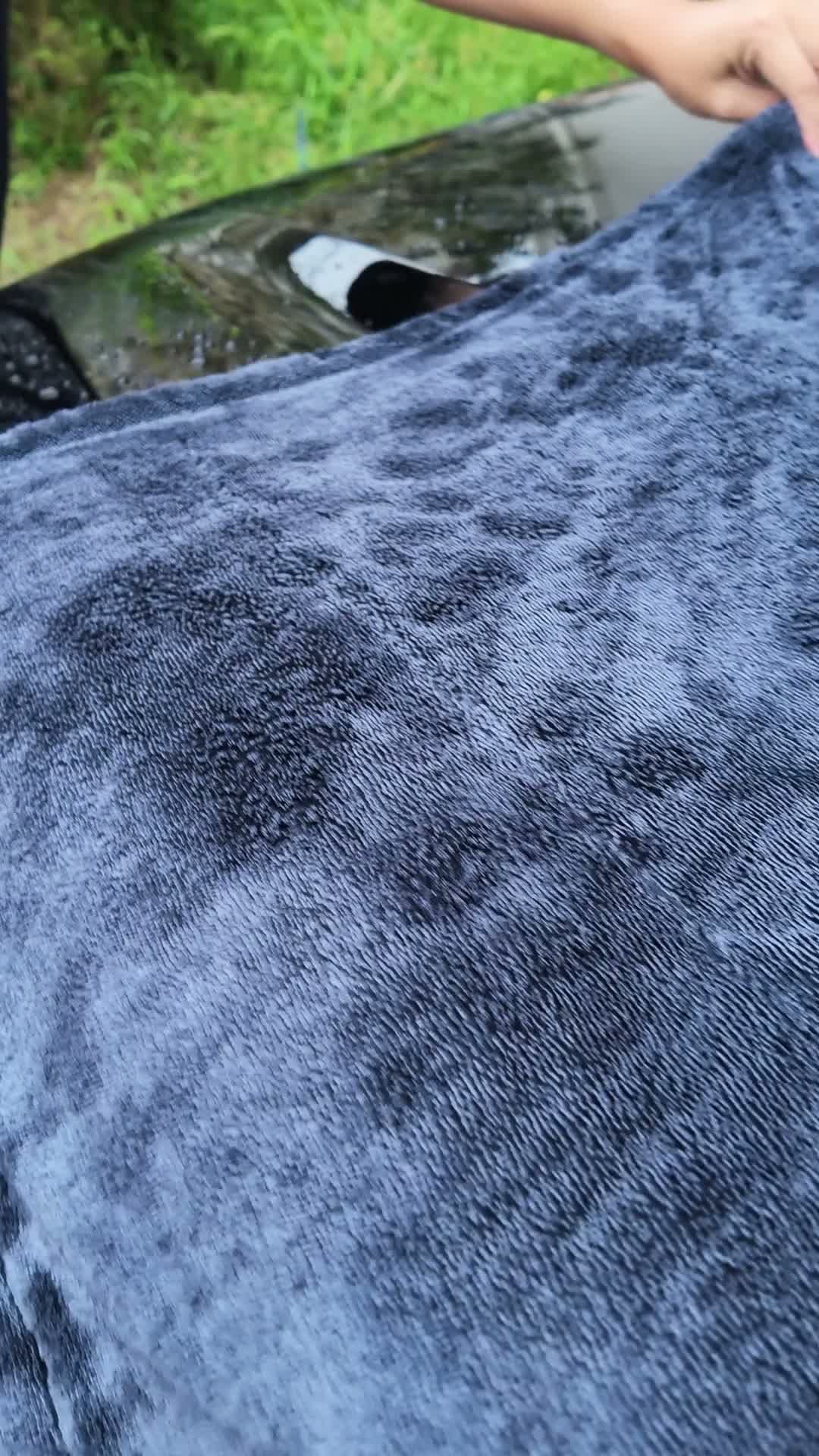 日陰でボディに水がかかっているところ