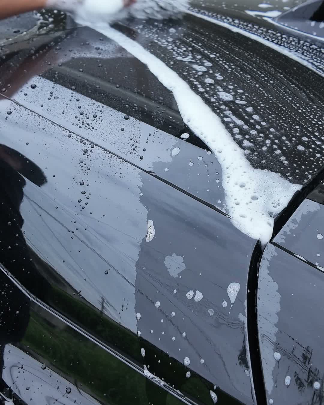 水で砂とほこりを流すところ